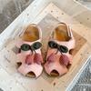 Sandalias para Niñas Dedo 2025 Verano Nuevo Estilo Coreano Lindo Pequeña Princesa Flor Zapatos de Playa Zapatos Birkenstock para Niños