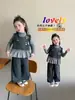Chal de Niña Traje Casual Primavera y Otoño 2026 Nuevo Estilo Coreano Conjunto de Otoño a la Moda para Niños, Elegante Conjunto de Tres Piezas para Bebés
