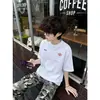 Camiseta de Manga Corta con Pliegues Bordados de Marca Moderna Estilo Americano para Hombre, Verano, Parche de Tres Rayas Gris, Corte Holgado, Top de Alta Costura para Pareja