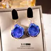 Brincos Klein Blue Europeus e Americanos Agulha de Prata para Mulheres, Brincos Irregulares de Moda Nicho Temperamento, Acessórios de Orelha Estilo Minimalista Exagerado