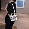 Bolsa Pequena de Lona com Letras Moda Feminina Comércio Exterior Nova Casual Estilo Ocidental Transversal para Celular Bolsa de Mão para Sair Atacado