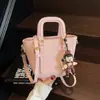 Bolsa Saco Simples e Elegante para Mulheres, Novo Estilo Primavera 2026, Bolsa de Mão Fashion com um Toque Nichado de Luxo, Bolsa Versátil para Mulheres