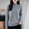 Suéter feminino de base 2026 Outono/Inverno novo estilo moda elegante primeira linha pronto para usar gola semi-alta blusa de tricô feminina