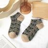 Calcetines Zhuji calcetines de mujer verano delgados estilo princesa retro calcetines en relieve cortos primavera y otoño calcetines bajos de mujer al por mayor