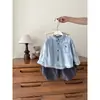 Camisa de ropa para niños, camisa vaquera de primavera y otoño para niños, nueva camisa exterior a rayas, chaqueta vaquera desgastada para niños
