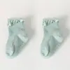 Calcetines de Encaje Dulces para Bebé, Diseño con Puntos de Pegamento Antideslizantes, Algodón Peinado, Transpirables y Cómodos para Niñas y Bebés