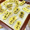Adesivo de Telefone Gato da Sorte Atrai-Fortuna Banhado a Ouro 999 Estilo Chinês, Pequeno Adesivo Dourado, Brinde Promocional de Loja de Ouro, Ímã de Geladeira