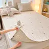 Fresco y simple, adecuado tanto para invierno como para verano, juego de tres piezas de alfombrilla refrigerante de tela gruesa 100% algodón Clase A, colcha acolchada suave para aire acondicionado de verano