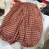 Conjunto para meninas 2025 Verão Novo Infantil Solto Casual Camiseta Branca Estampada Colete Calça Cropped Xadrez