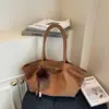 Bolsa Casual Retro de Camurça Plissada com Asa Nova para Mulheres Bolsa de Ombro Único para o Dia a Dia Bolsa Tote de Grande Capacidade