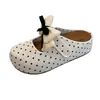 Mules cerrados de lunares con lazo estilo francés para mujer, nuevos 2026 otoño versátiles de suela gruesa para aumentar altura tipo Birkenstock