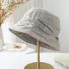 Sombrero de pescador plisado de diseño de nicho estilo japonés para mujer, nuevo estilo vintage de otoño, sombrero de cubo artístico y adelgazante