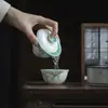 Juego de Té Gaiwan Delgado Pintado a Mano con Flor de Glicina de las Dinastías Tang y Song con Color Bajo Esmalte y Esmalte Interior Verde Turquesa, Taza de Té Estilo Erudito