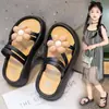Pantuflas de Verano para Niñas 2025 Nuevo Estilo Antideslizantes Suela Suave Estilo Princesa Frescas Florales Sandalias Planas de Doble Uso