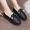 Sapatos de Algodão Femininos de Inverno Slip-On Estilo Velho Pequim Impermeáveis Sola Macia Antiderrapantes Versáteis Mocassins com Pelúcia Moda Confortáveis Botas de Algodão