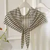 Cachecol triangular de tricô liso estilo coreano, um lenço de cabeça, xale, aquecedor de pescoço e cachecol de pescoço moderno e versátil para mulheres, perfeito para o outono e inverno