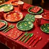 Platos de papel desechables, vasos, pancartas, manteles, decoraciones colgantes con tema navideño de copo de nieve rojo y verde, Feliz Navidad