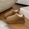 Sandálias Birkenstock Grossas com Forro de Lã e Solado Espesso Estilo Coreano para Mulheres, Novo Estilo Inverno 2026, Cano Baixo, Calor do Nordeste, Sapatos Grandes de Algodão Parecendo Pão