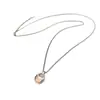 Collar largo con colgante geométrico dorado para mujer, simple y sofisticado, cadena para suéter de nicho de lujo ligero, accesorio versátil y elegante