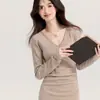 Vestido Elegante de Color Sólido con Cuello en V de Nuevo Estilo para Primavera y Otoño para Mujer, Estilo Francés Ajustado a la Cintura Adelgazante Forma de H Largo, Venta al por Mayor Transfronteriza