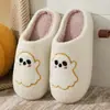 26 Novos Chinelos de Algodão Quentes de Inverno com Desenho de Fantasma de Halloween para Homens e Mulheres Estilo Casal Chinelos de Algodão para Casa e Interior