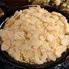 Exposición arte rodajas de almendra pelando rodajas de almendra cruda turrón macarrón materias primas original 100g materias primas para hornear