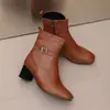 Botas curtas femininas de outono e inverno, tamanho grande, bico quadrado, zíper lateral leve, sola macia antiderrapante, botas Martin de salto alto, botas de couro femininas versáteis