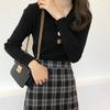 Camiseta Base de Punto con Cuello en V para Mujer Otoño 2026, Manga Larga, Ajustada, Botones, Suéter para Clavícula, Top Elegante de Moda