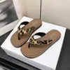 Chanclas de playa de verano para mujer con estampado de leopardo para exteriores, modelo nuevo 2026, adecuadas para usar con faldas de suela gruesa