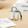 Novo Pingente de Bolsa da Moda, Chaveiro de Couro de Alta Qualidade para Carro, Bolsa Criativa Fofa para Fones de Ouvido, Acessórios para Bolsa Feminina