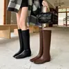 2026 Tendencia de Temperamento Botas Largas para Mujer No por Encima de la Rodilla Punta Cuadrada Pequeña Suela Plana Botas de Jinete Hacen que las Piernas Parezcan Delgadas Botas Altas Aumentan la Altura