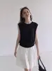 Colete de Tricô Sem Manga Doce e Picante para Mulheres, Peça de Roupa Externa de Verão com Design Vazado, Design nas Costas Cruzadas, Top Curto de Seda Gelada