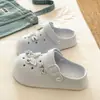 DIY2026 Sapatos de Furos para Praia de Verão EVA Leves Birkenstock Chinelos Fechados Novo Estilo 2026 Antiderrapante Resistente a Odores