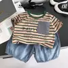Conjunto de Ropa de Verano para Niños Manga Corta 2026 Nuevo Elegante Estilo Coreano para Niños Pequeños Bebé Bolsillo Conjunto de Dos Piezas Moderno