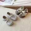 Tênis da moda para meninas 2026 outono e inverno novos sapatos casuais versáteis para meninas pequenas e crianças pequenas com design exclusivo