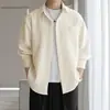 Camisa de manga larga para hombre con textura de gofre y diseño de alta gama, peso pesado, chaqueta camisa casual y sencilla de color liso para primavera y otoño
