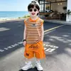 Conjunto de Camiseta de Manga Corta a Rayas Moda Dopamina de Verano para Niños 2026 Nuevos Pantalones Cargo Modernos para Niños