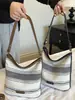 Bolso de hombro a rayas de algodón y lino vintage transfronterizo, bolso de mano de gran capacidad para viajes de vacaciones, bolso versátil de estilo étnico para debajo del brazo para mujer
