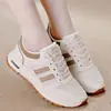 Sapatos Femininos de Fábrica Sapatos Brancos de Sola Grossa Temporada Feminina Novo Respirável Casual Sapatos Pai de Sola Grossa Sapatos Casuais Femininos da Moda