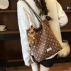 Bolsa Tote Suede Poá Preguiçosa Estilo Coreano para Mulheres Retro Outono/Inverno Versátil Grande Capacidade Leve para o Dia a Dia Bolsa de Ombro Único