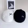 Boina Colorida Lisa com Laço Fofo Moda para Mulheres Outono e Inverno Casual Versátil Boné para Frente Estiloso Tendência Boné Bico de Pato