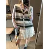 Mochie Inspiración de Atuendo Estilo Old Money Relajado Adelgazante Rayas Bloque de Color Chaleco Cardigan Tejido Para Superponer MQ1894