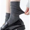 Calcetines grises para mujer, adecuados para primavera y otoño, finos y transpirables, con diseño de volantes, absorben el sudor y resisten los olores, perfectos para combinar con zapatos pequeños de cuero, hechos de algodón puro, longitud hasta la mitad de la pantorrilla