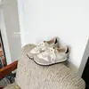 Zapatillas casuales de suela gruesa estilo coreano vintage para mujer en stock, nuevos zapatos deportivos versátiles de cordones con punta redonda, zapatillas para correr que aumentan la altura