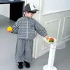 Conjunto deportivo de dos piezas a rayas para niños de primavera y otoño, conjunto de cárdigan coreano de moda para niños, ropa para bebés para exportación