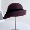 Sombrero de Regalo de Lana Australiana Seleccionada para Mujer Otoño Invierno Sombrero de Fieltro Retro Estilo Socialité Heredera Sombrero Cubo de Terciopelo Asimétrico con Ala Enrollada