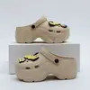 Zapatos ligeros de tacón alto perforados para usar al aire libre, cómodos y lindos, estilo casual de verano popular para mujeres, parejas y enfermeras