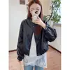 Jaqueta curta de couro estilo coreano com gola alta para mulheres, novo modelo primavera e outono 2026, corte solto, modeladora, versátil, adequada para figuras baixinhas, jaqueta de PU da moda