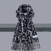 Bufanda Nueva de Estampado Leopardo para Mujer Otoño e Invierno Estilo Retro Coreano con Borlas Imitación Cachemir Chal Bufanda Cálida con Atmósfera Versátil