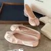 Mismo Estilo que Mamá Uva, Dos Versiones, Impresionantes Bailarinas Estilo Ballet con Lazo de Seda y Cuero, Punta Dividida para Mujer, Nuevo Modelo 2026